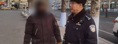 巡逻民警暖心救助异地求助男子  寒冬传递温情力量