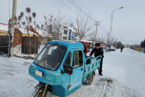 冰城公安：在风雪中温情救援 绘就冬日最暖画卷