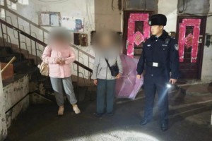 民警巡逻中成功救助走失老人