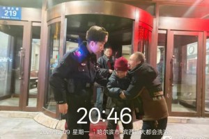 巡逻民警暖心救助迷路老人